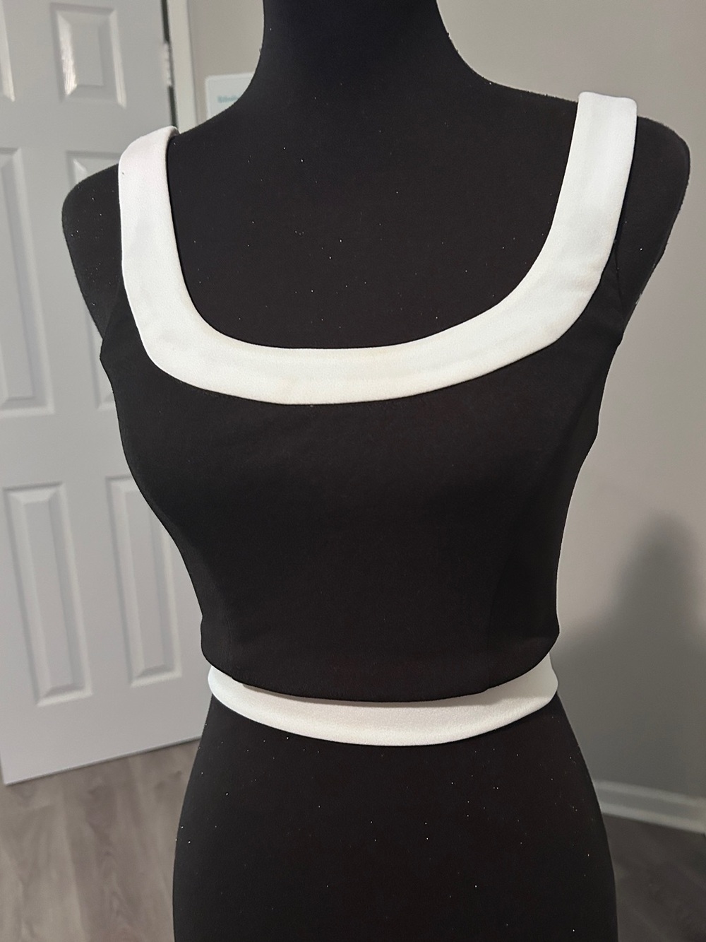 Lulus Black & White Colorblock Crop Top XS Minimalist Zip Back Tank